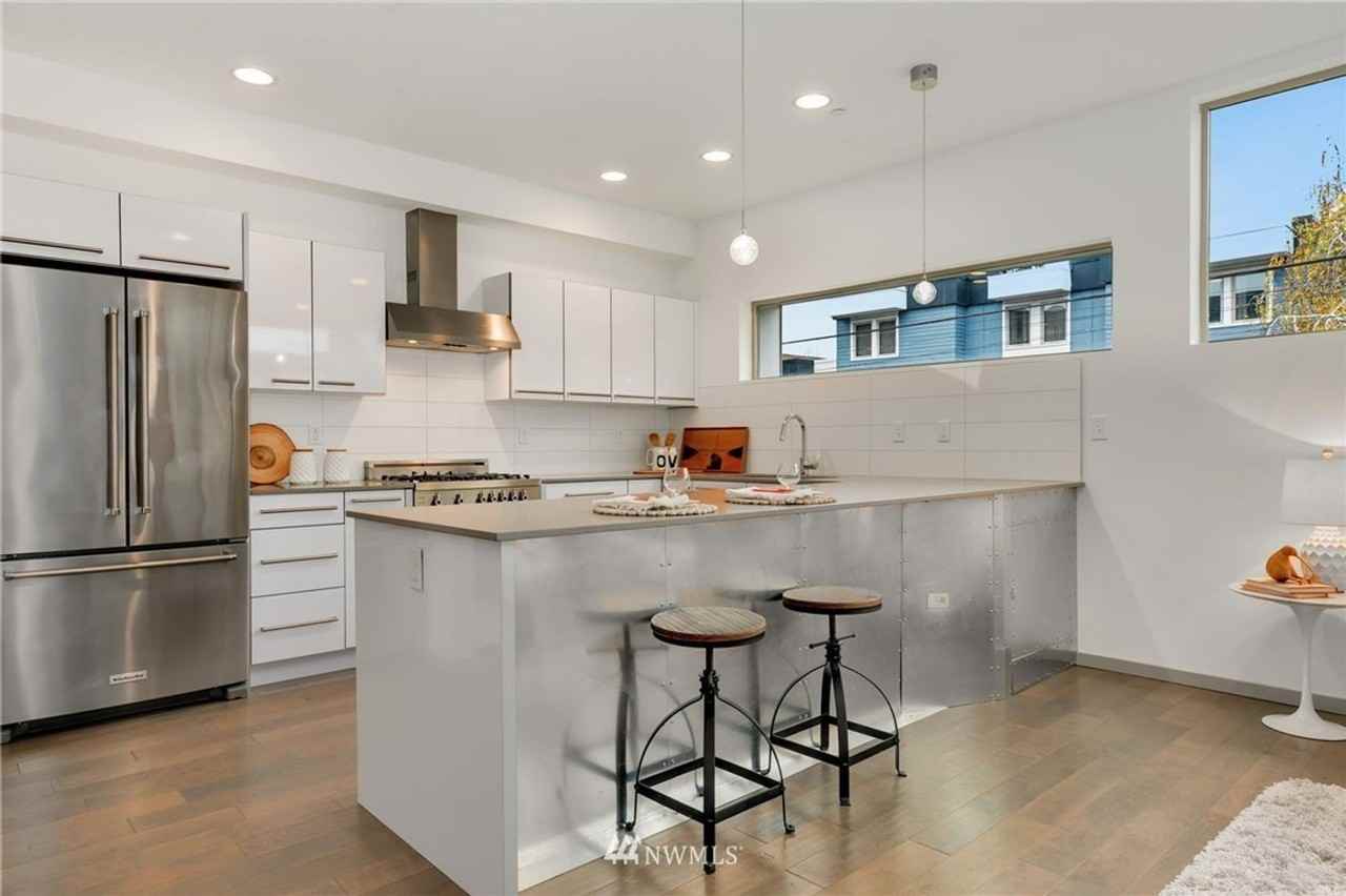 2011 E Denny Way - Photo 5 of 21