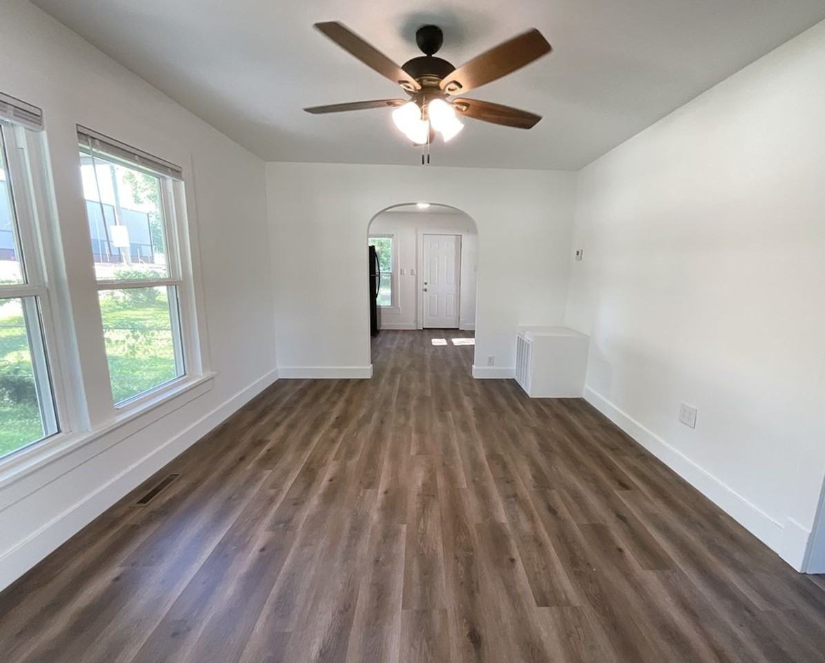 828 W Talmage St - Photo 2 of 10