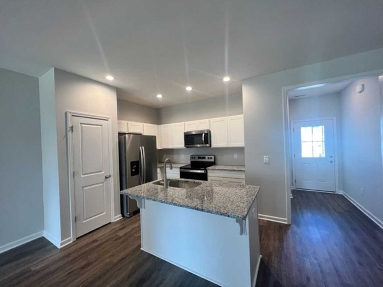 124 Sandstone St - Photo 3 of 13