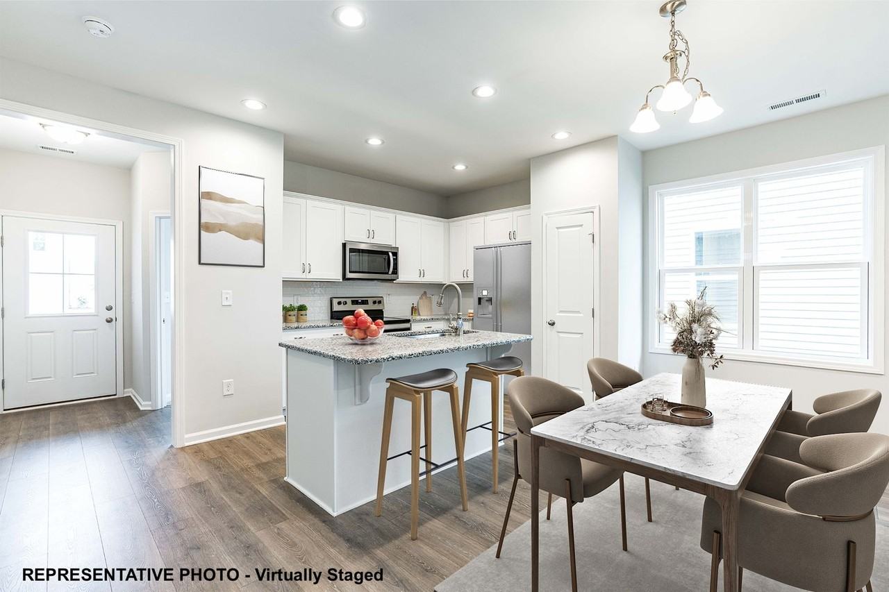 124 Sandstone St - Photo 2 of 13