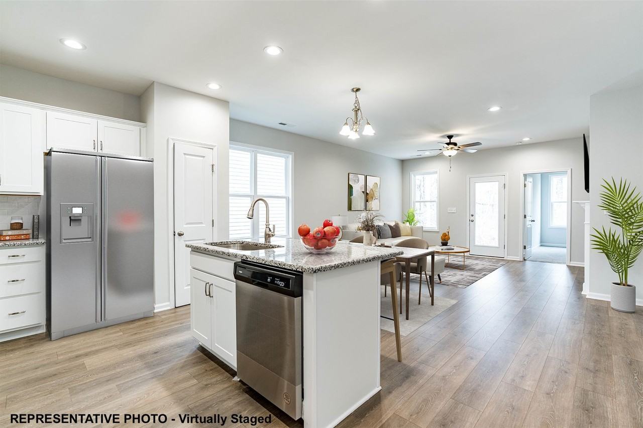 124 Sandstone St - Photo 4 of 13