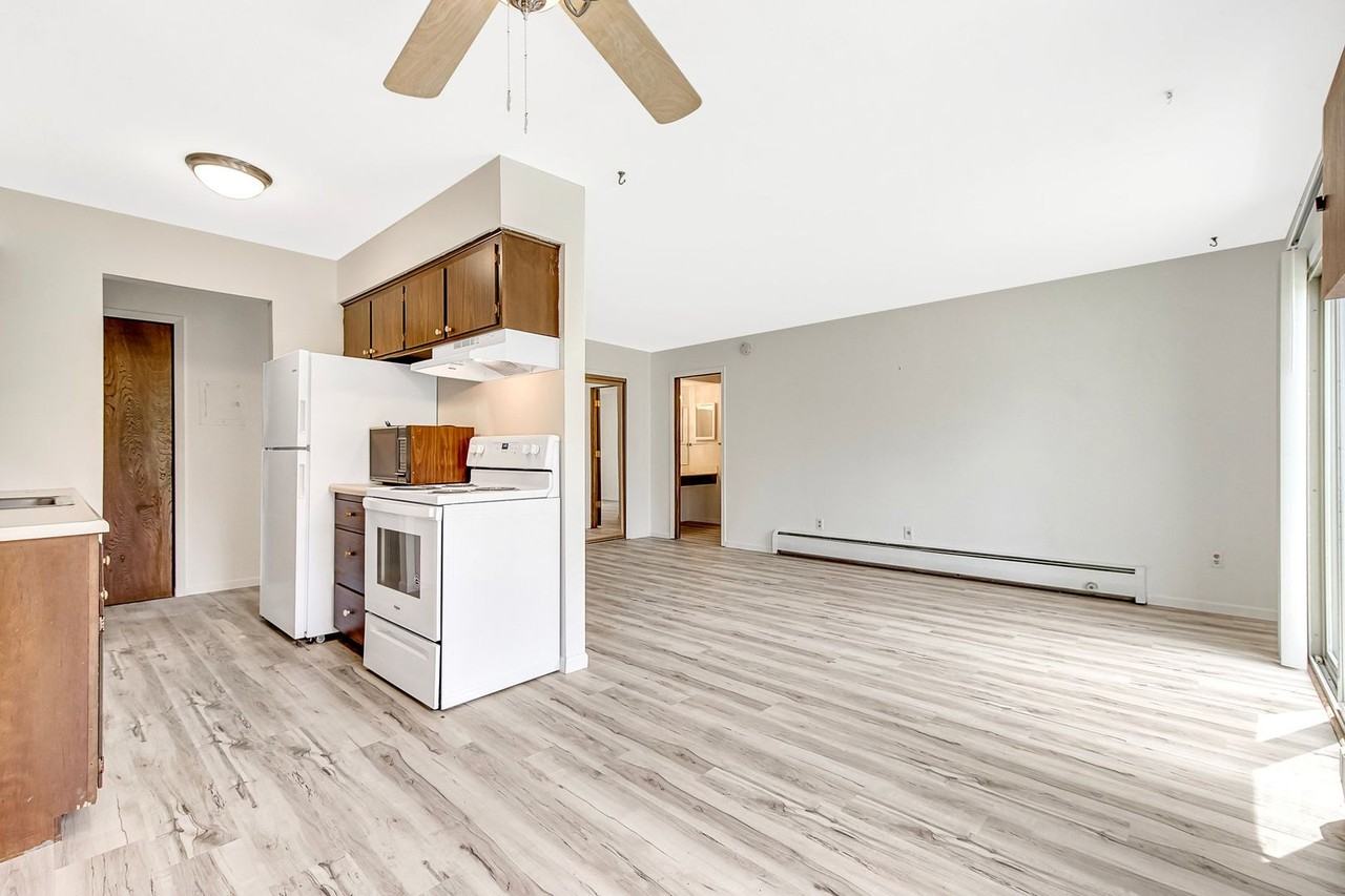 917 11th Ave S - Photo 7 of 10