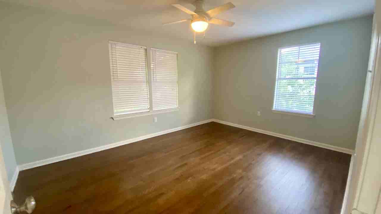 2br apt almost on LSU campus, incl appliances & parking - Photo 3 of 5