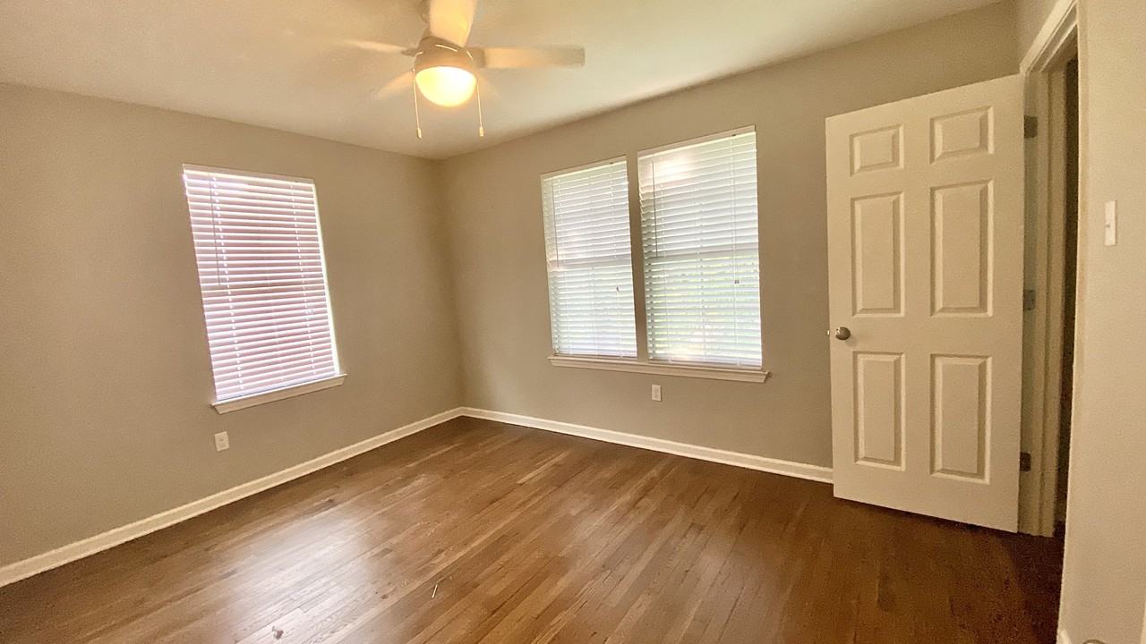 2br apt almost on LSU campus, incl appliances & parking - Photo 5 of 5