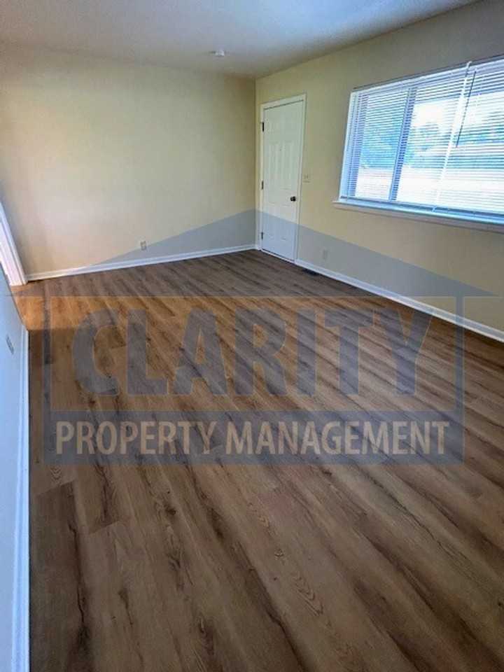 1110 Collins Cir - Photo 5 of 22