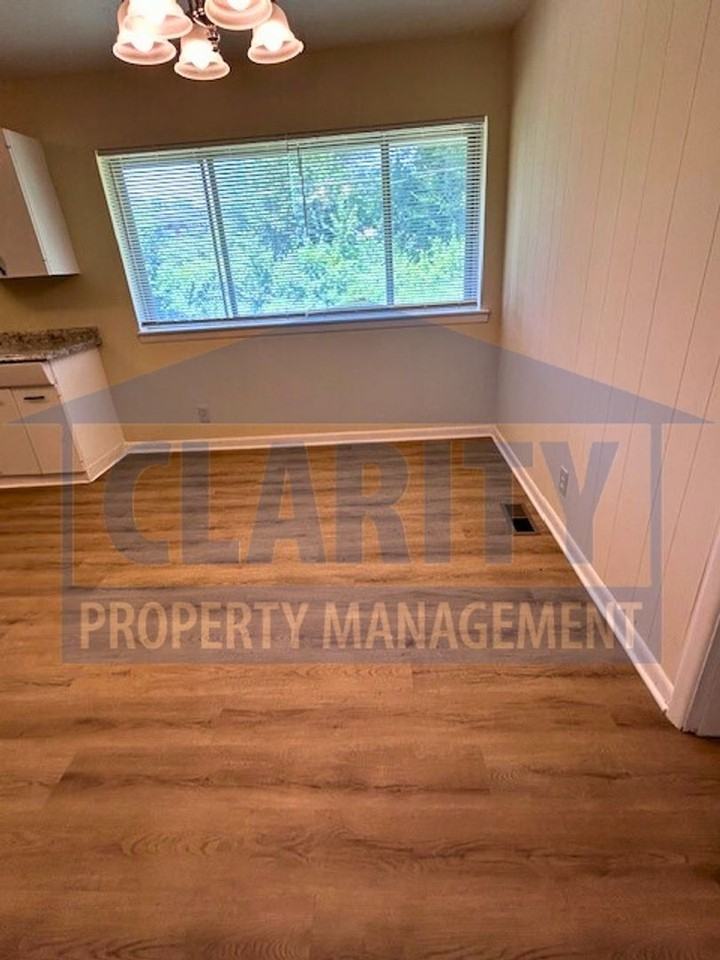 1110 Collins Cir - Photo 6 of 22