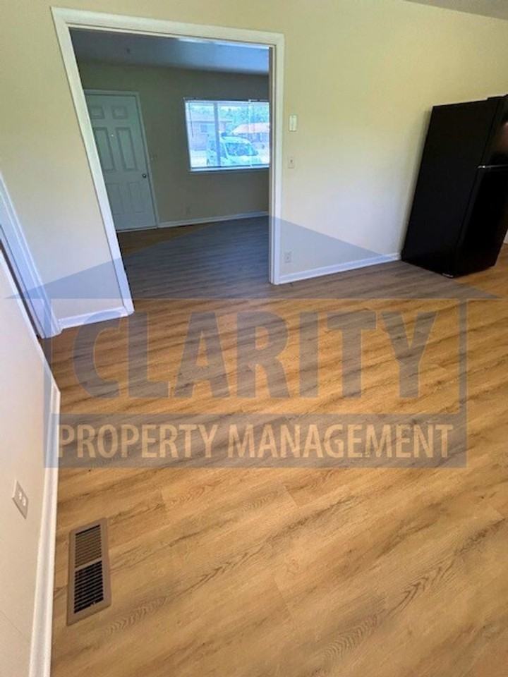 1110 Collins Cir - Photo 7 of 22