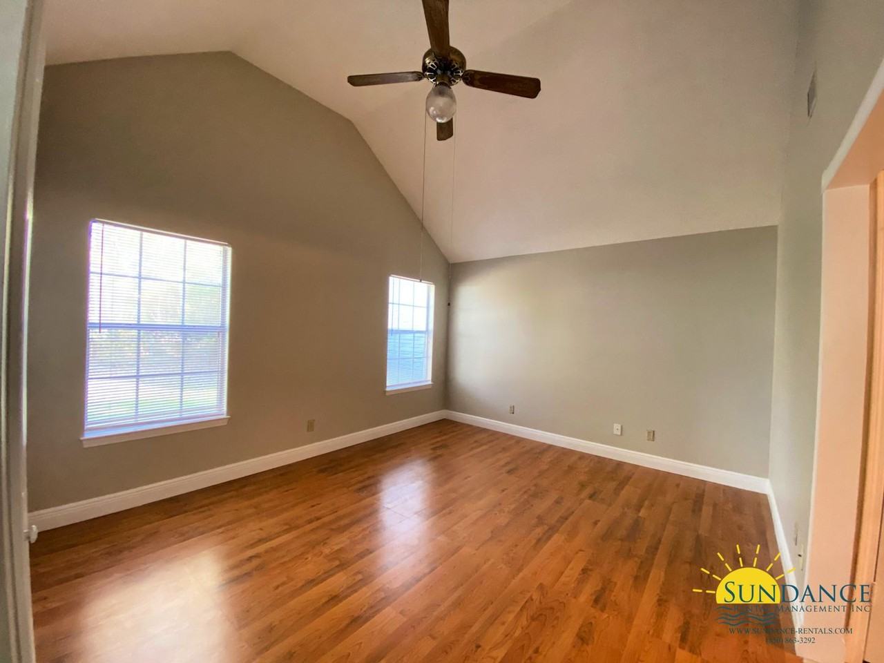 2903 Bentwood Ln - Photo 4 of 10