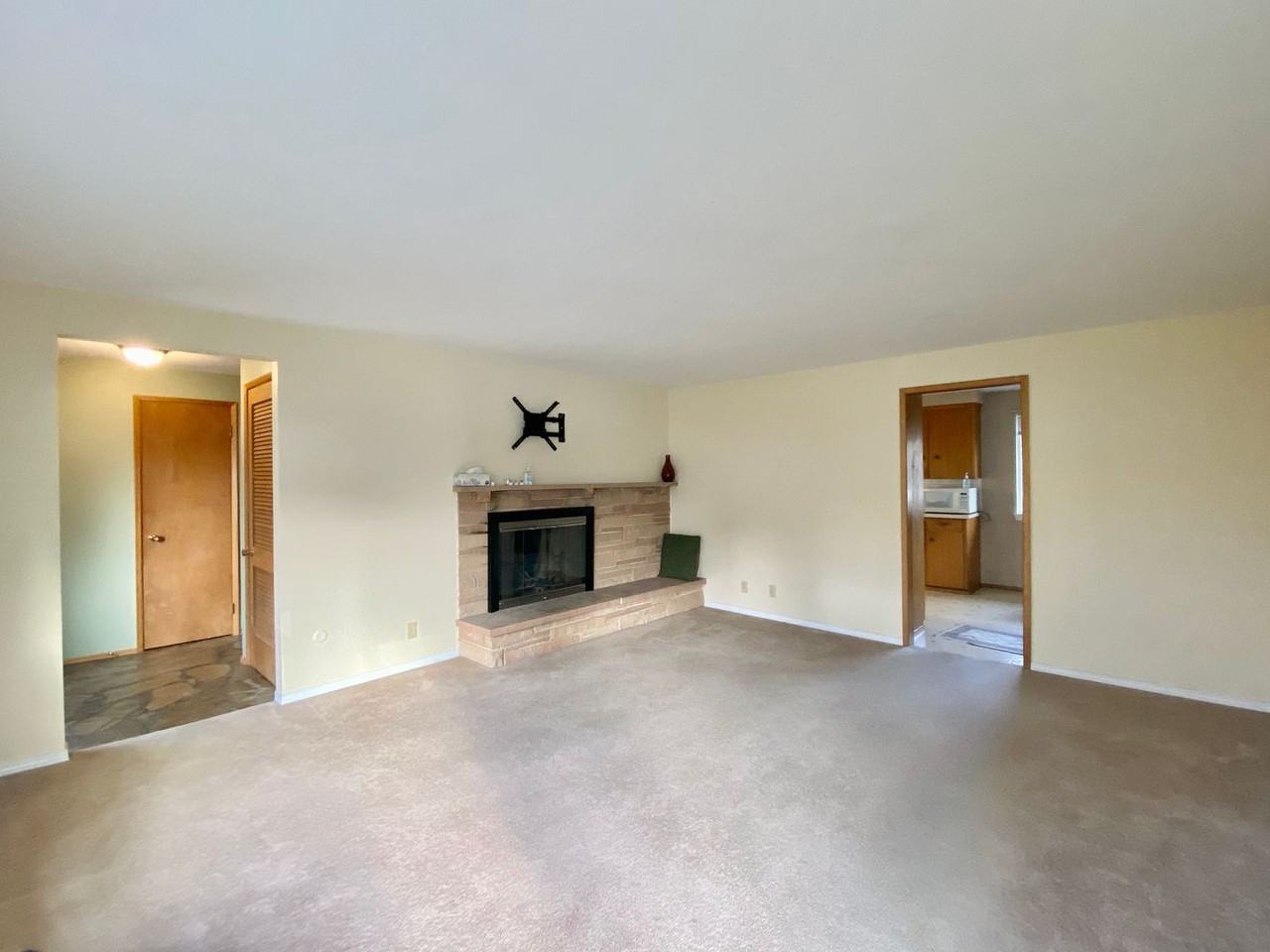 11844 Se 54th Pl - Photo 2 of 13