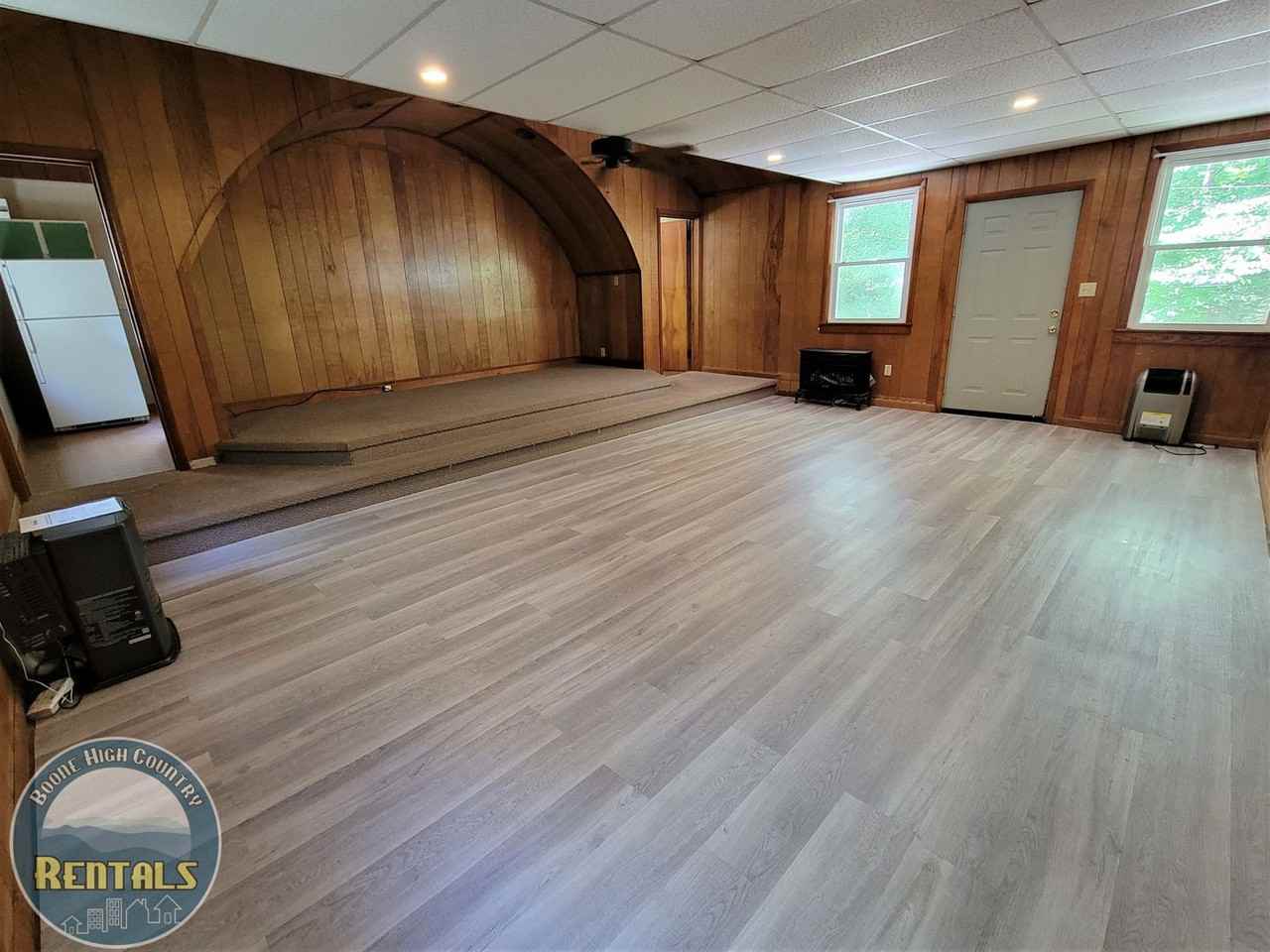 1581 Shulls Mill Rd - Photo 3 of 14