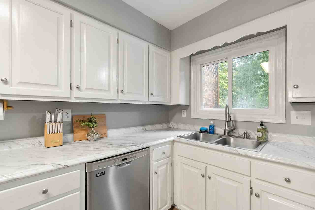 1207 Timbers Ln - Photo 3 of 35