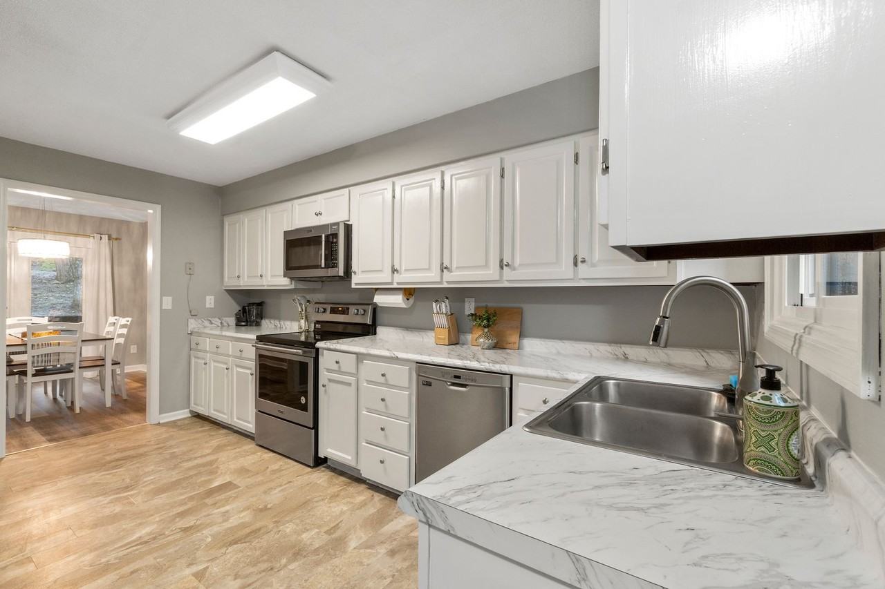 1207 Timbers Ln - Photo 4 of 35