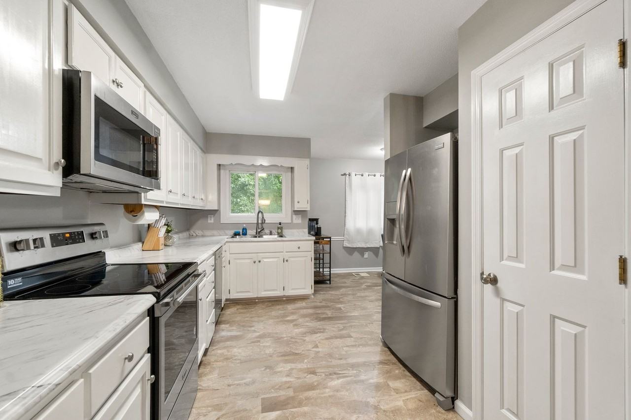 1207 Timbers Ln - Photo 5 of 35
