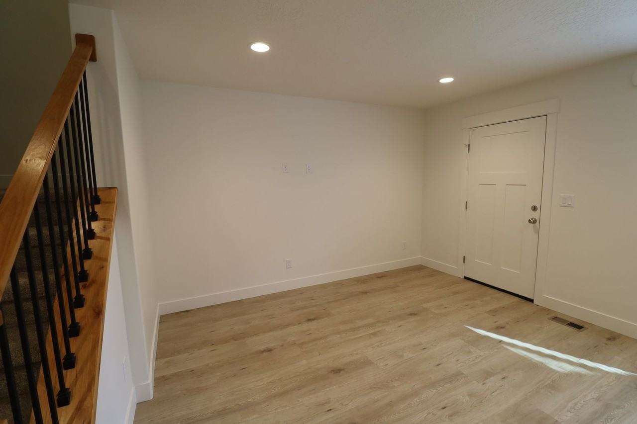 172 172 East Valley Way Drive - Photo 2 of 21