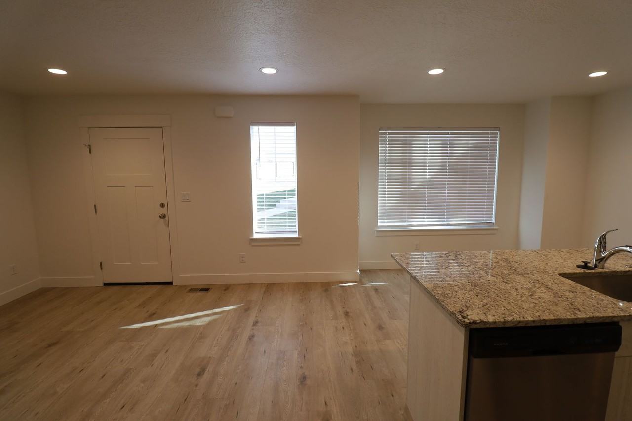 172 172 East Valley Way Drive - Photo 3 of 21