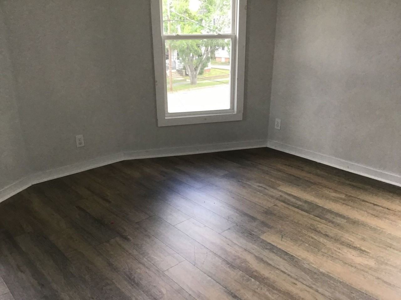 607 N High St - Photo 2 of 10