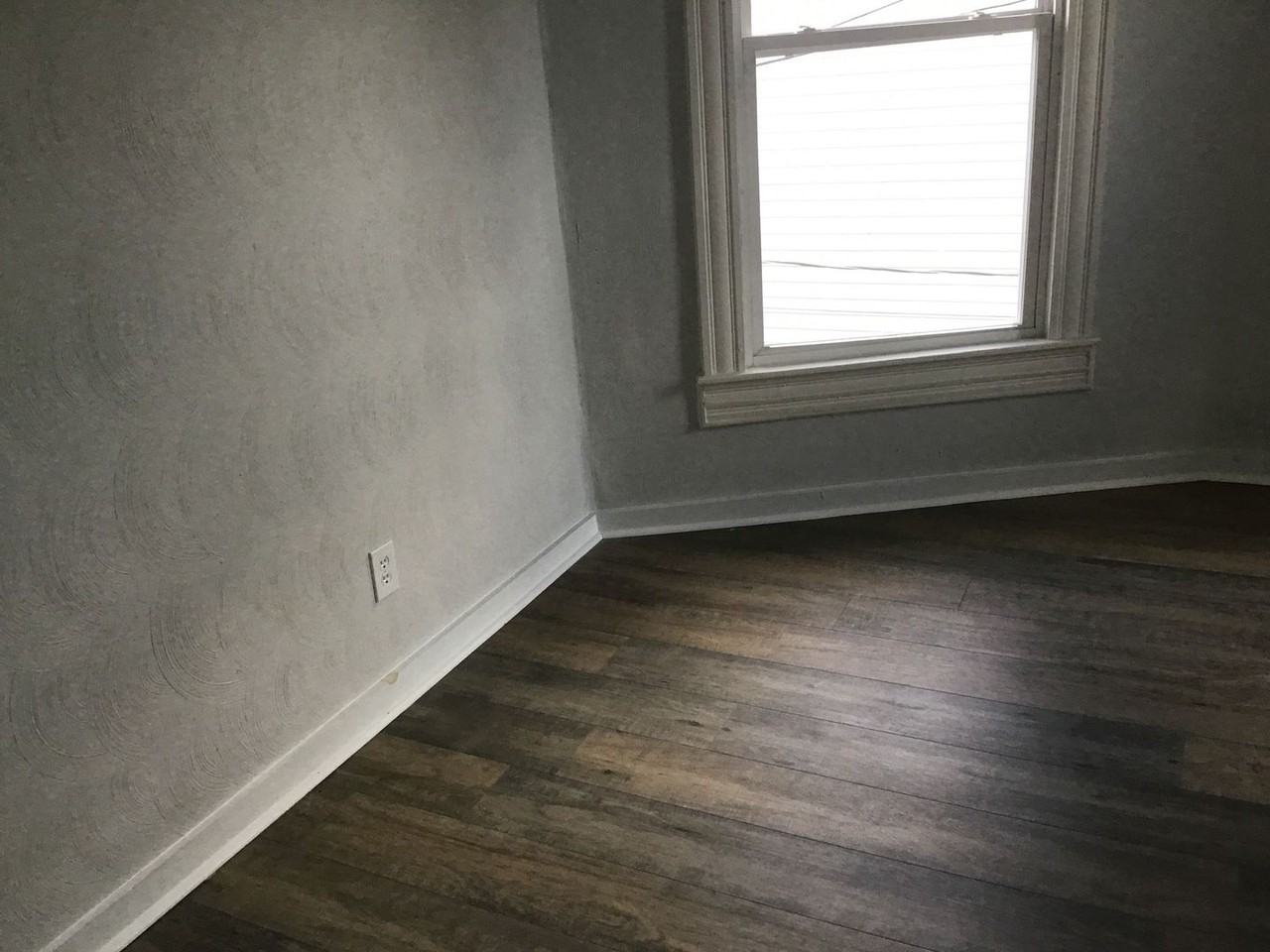 607 N High St - Photo 4 of 10