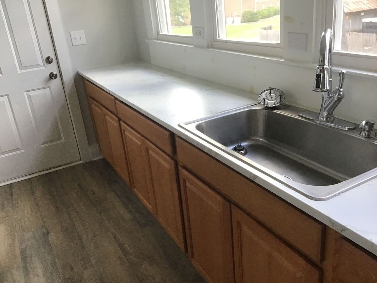 607 N High St - Photo 5 of 10