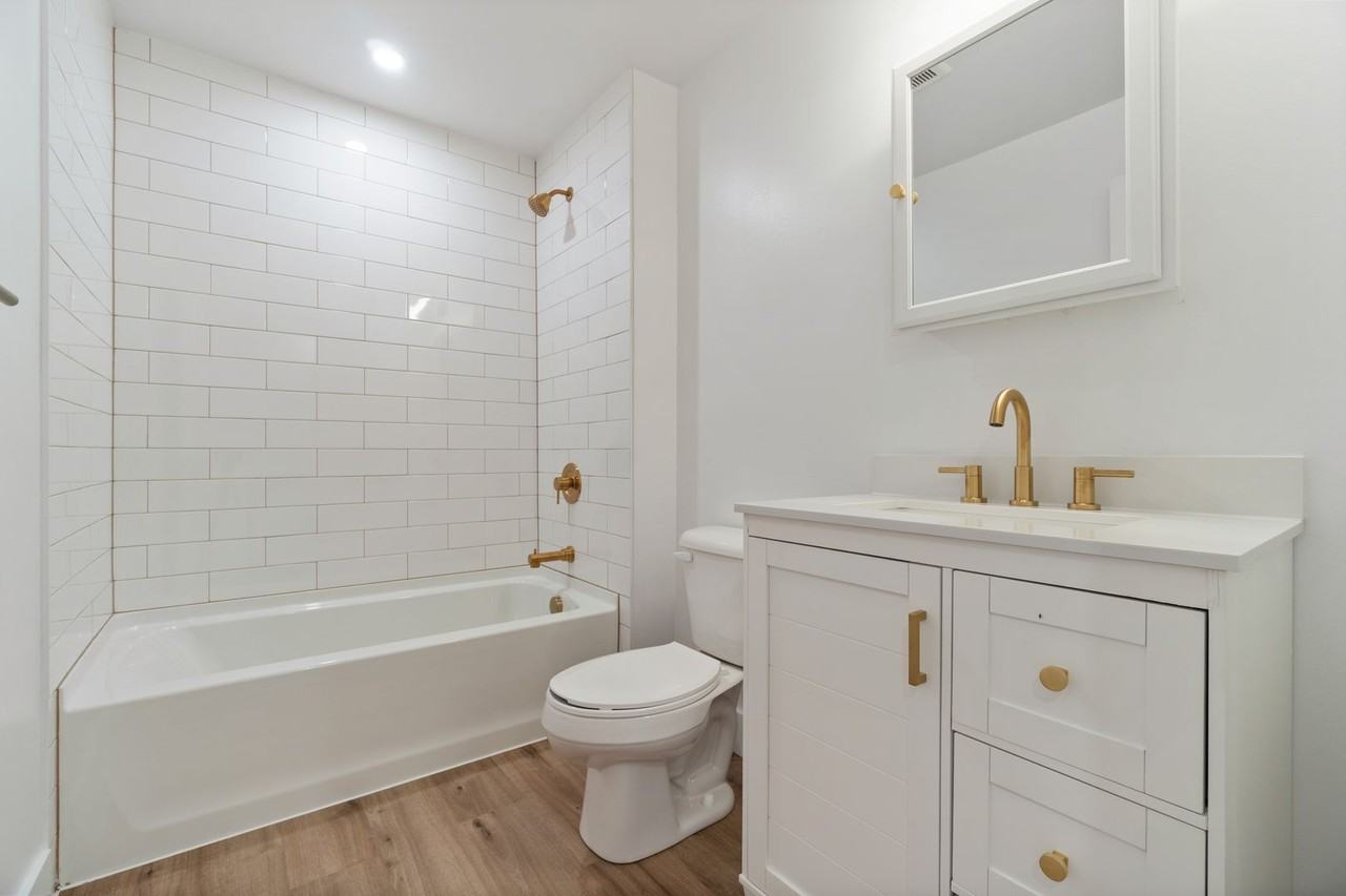 210 21st St - Photo 7 of 28