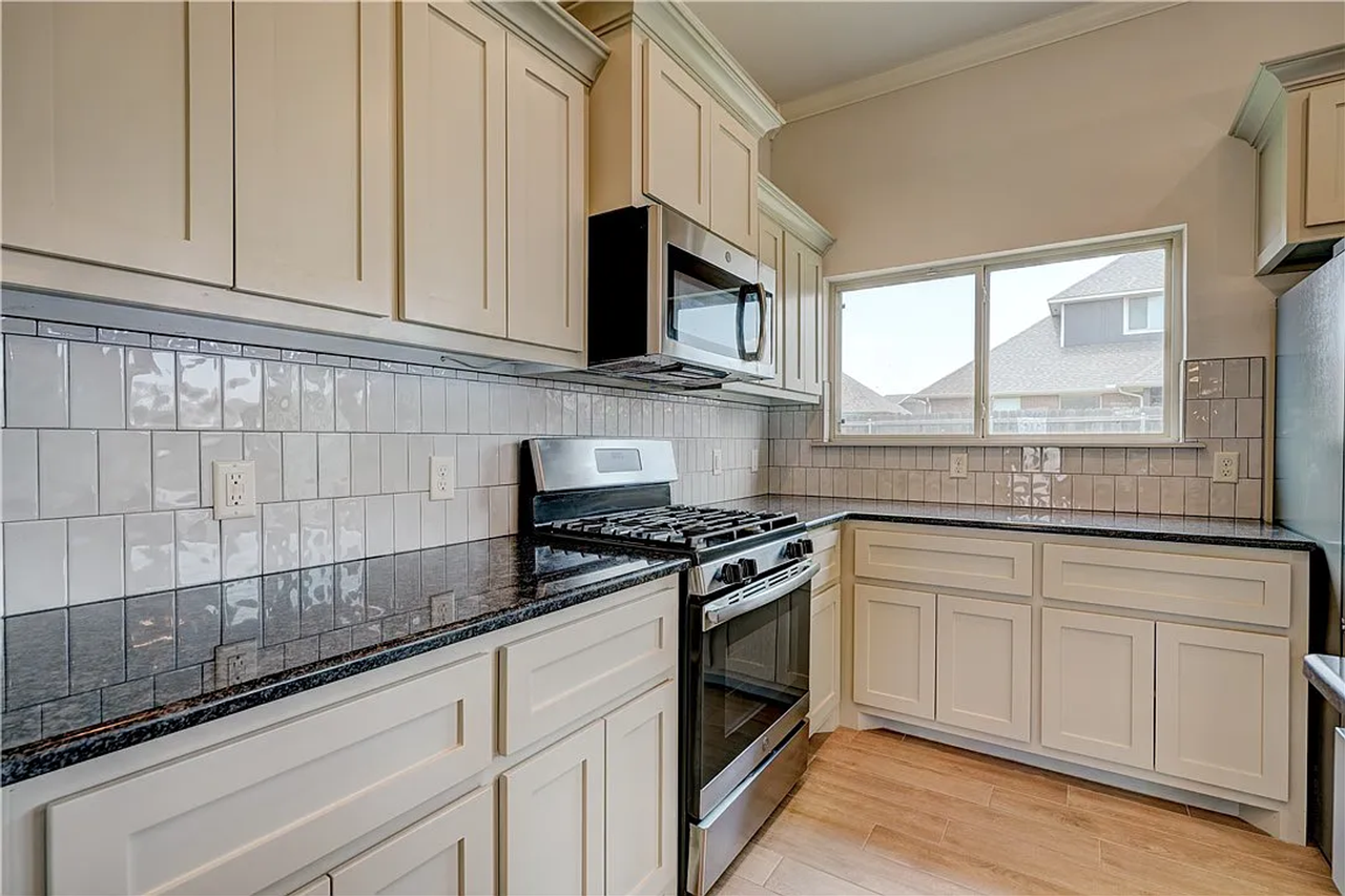 3405 Michigan Ave - Photo 5 of 23