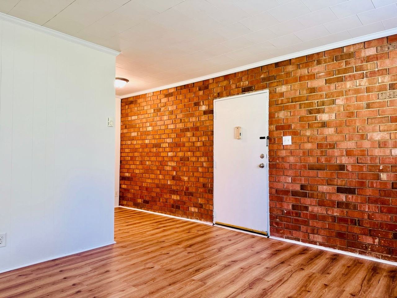 124 Fidelity St - Photo 2 of 17