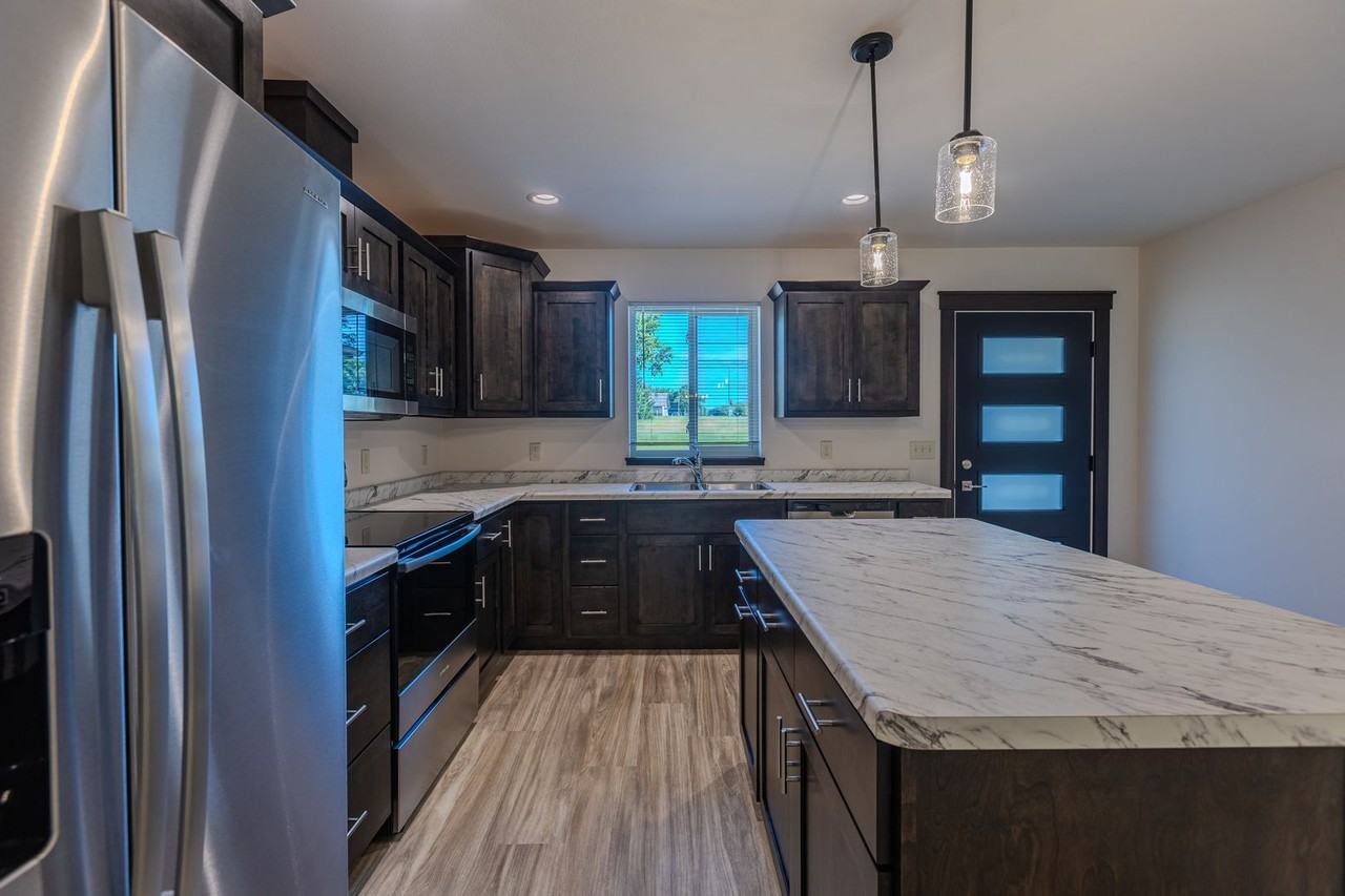 1137 Saint Andrews Dr - Photo 3 of 14