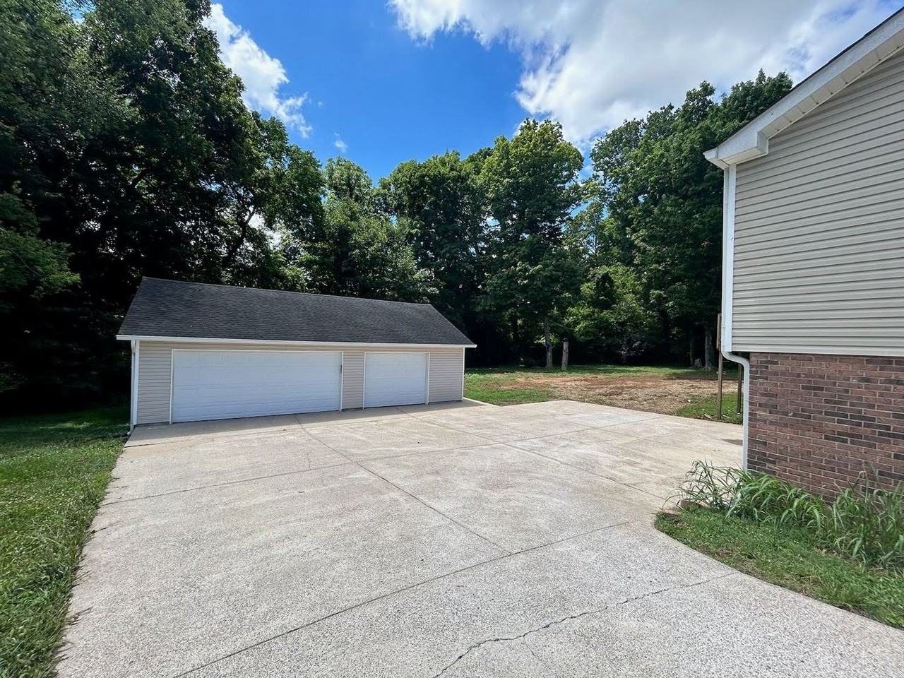 3721 Lavender Ct - Photo 2 of 9