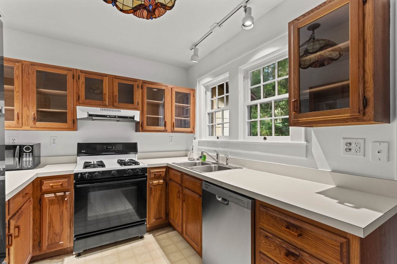 1202 Nw 16th Ave - Photo 3 of 22