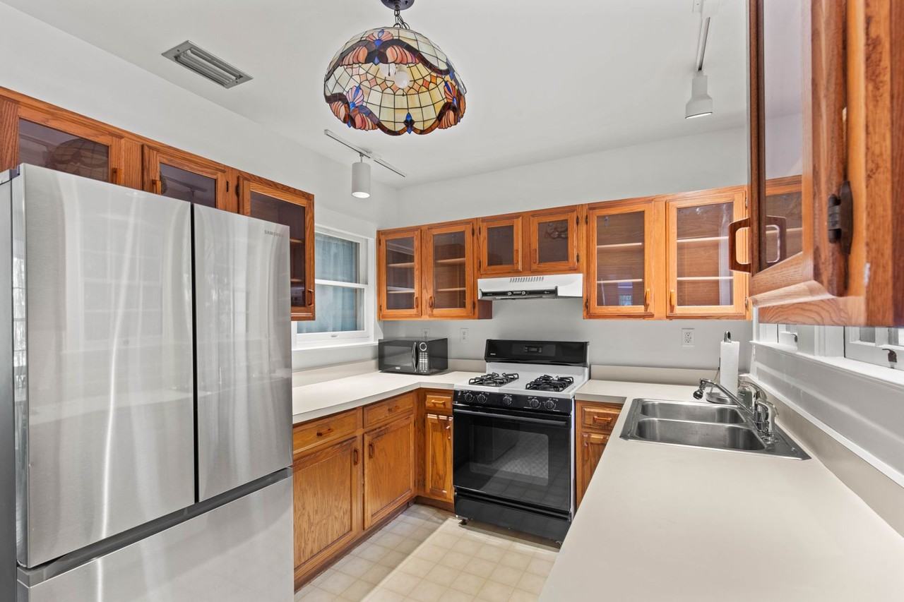 1202 Nw 16th Ave - Photo 4 of 22