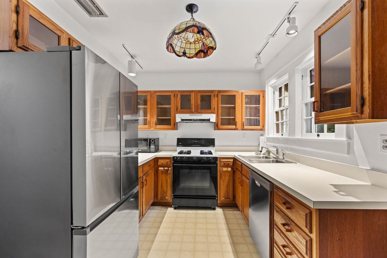 1202 Nw 16th Ave - Photo 5 of 22