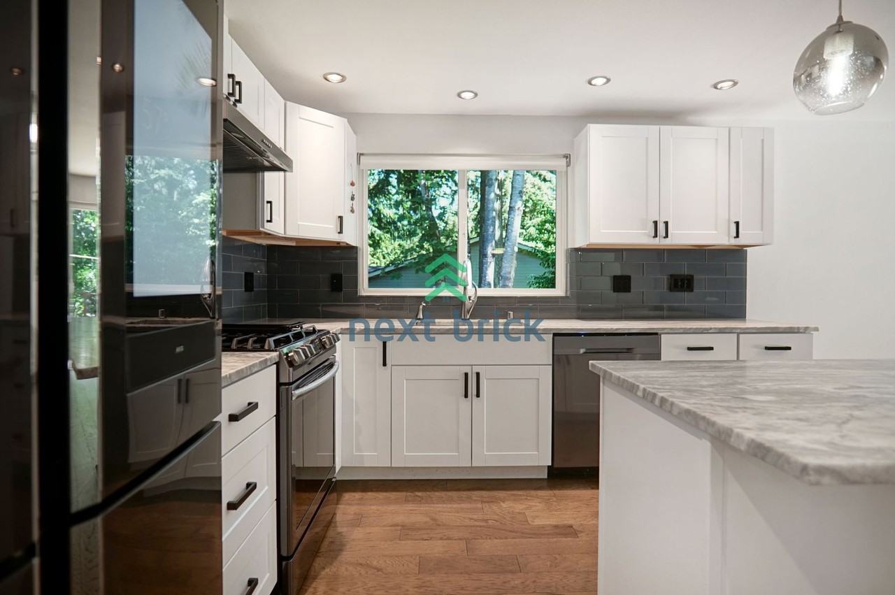 1816 216th Ave Se - Photo 3 of 20