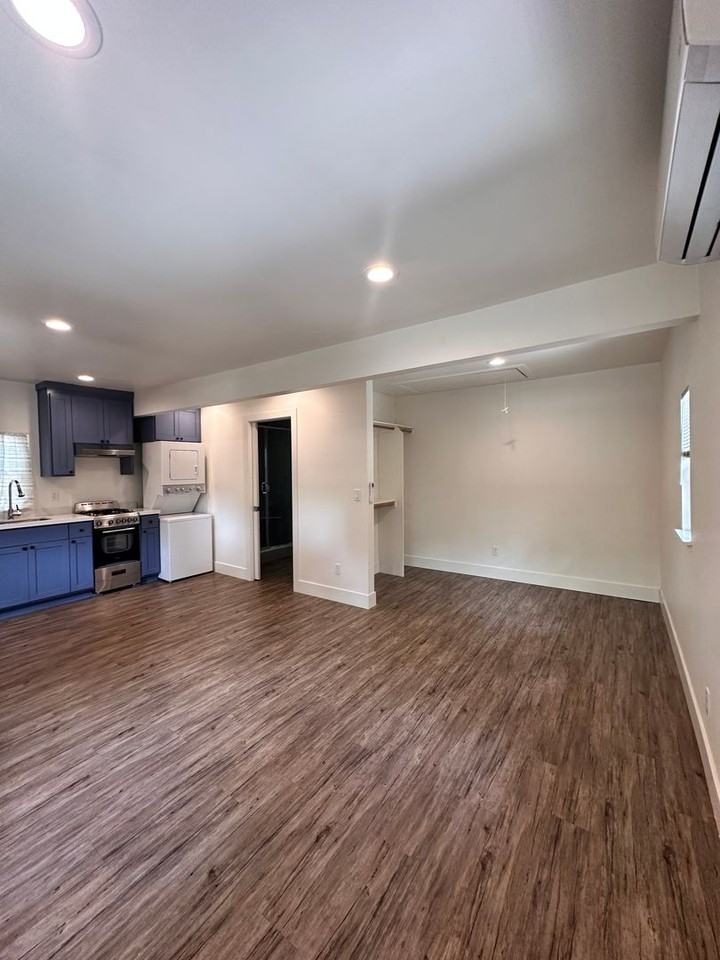 603 C St Unit B - Photo 3 of 15