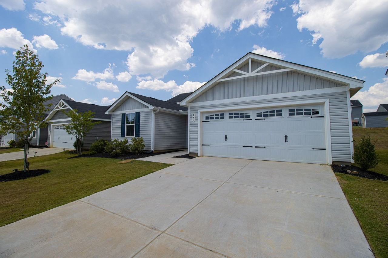 342 342 Saskatoon Drive - Photo 2 of 20