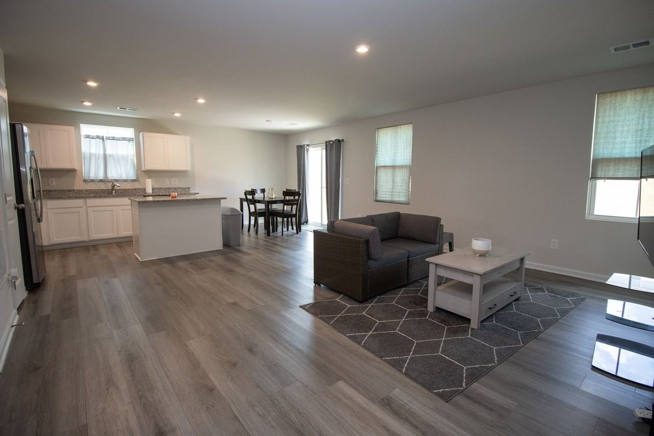 342 342 Saskatoon Drive - Photo 3 of 20