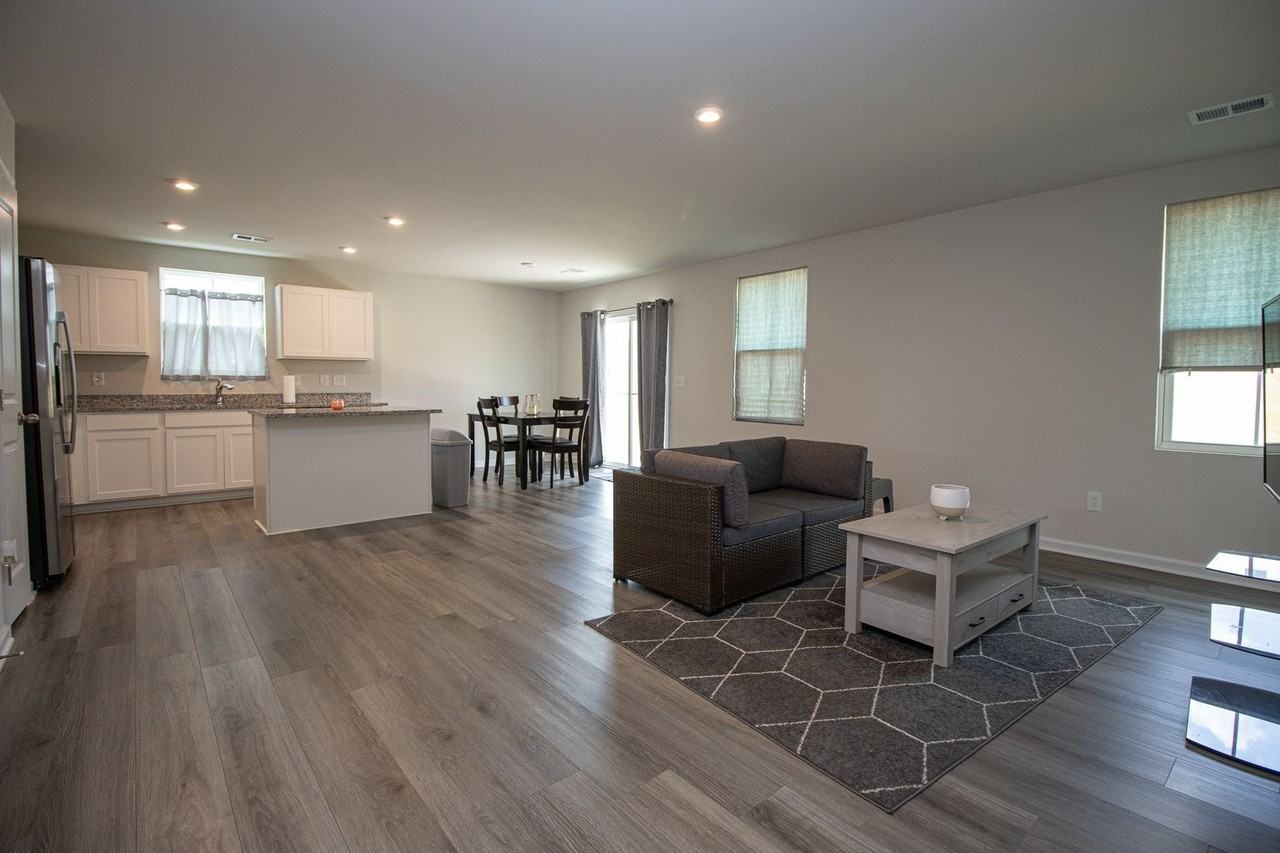 342 342 Saskatoon Drive - Photo 4 of 20