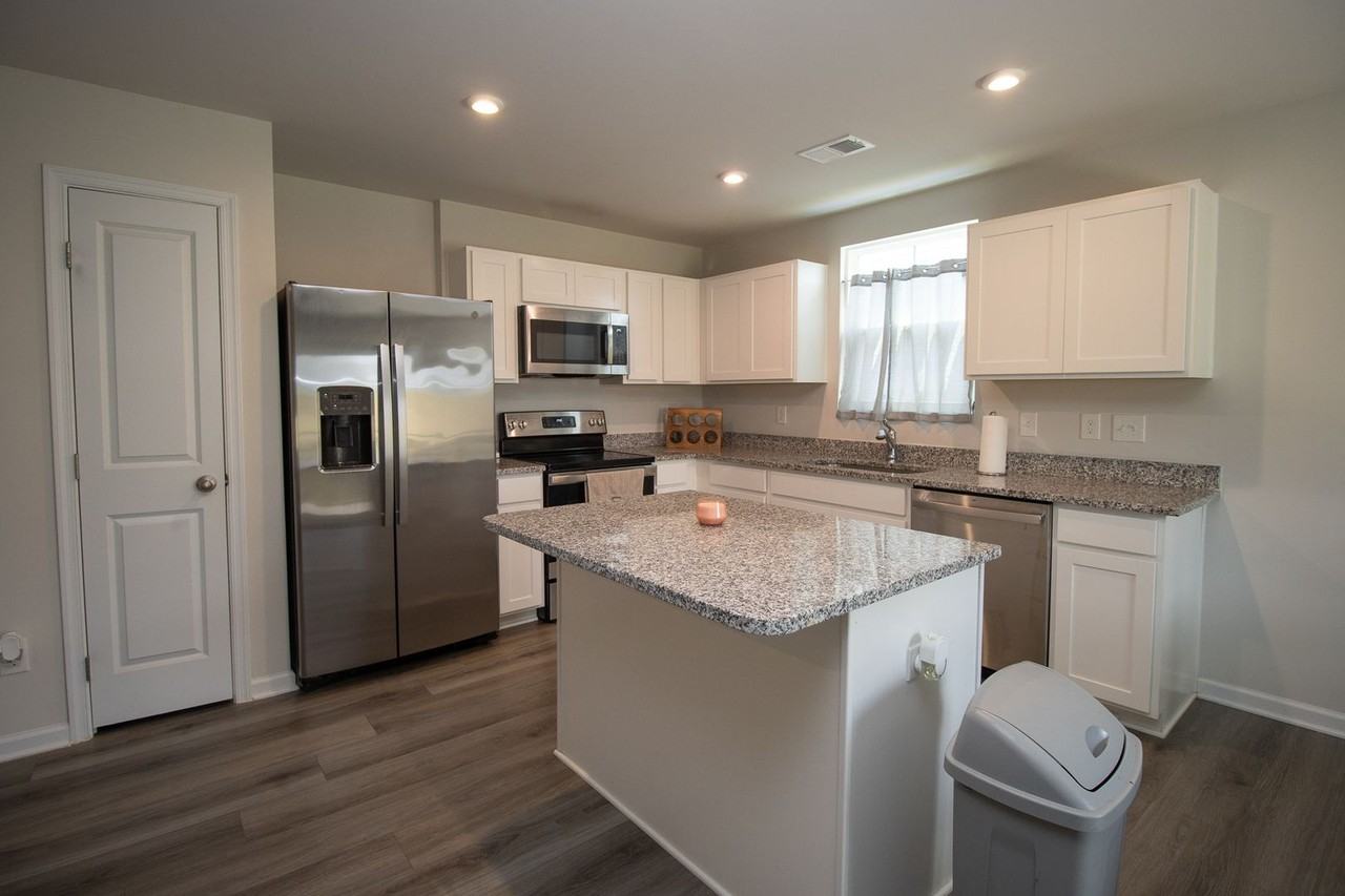342 342 Saskatoon Drive - Photo 5 of 20