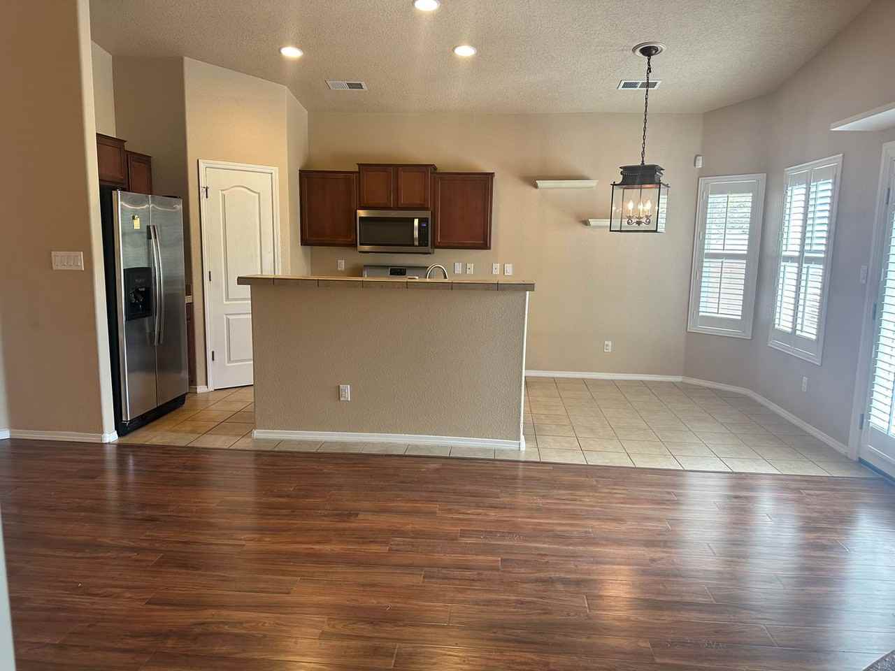 2004 Vernon Dr Se - Photo 3 of 20