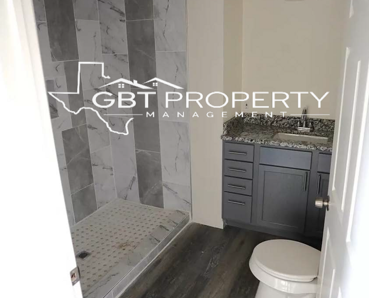 818 E Palestine St - Photo 3 of 10