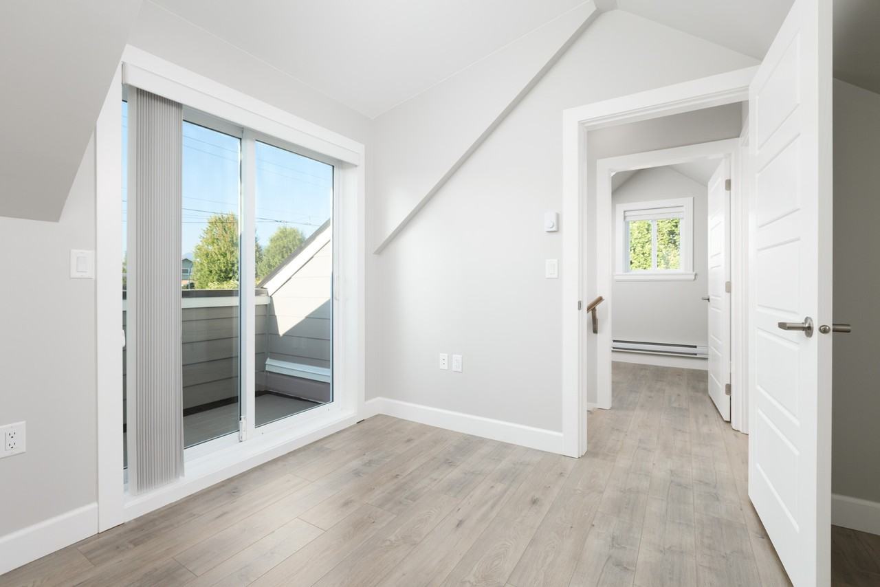 955 Kamloops Street - Photo 6 of 11