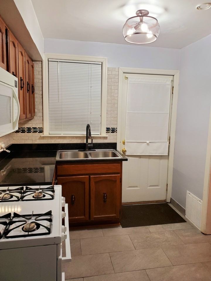 320 Beacon Place - Photo 5 of 10