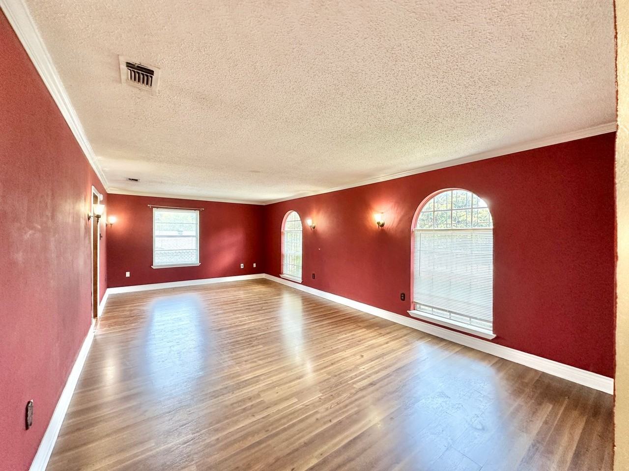 912 Laurie Lane - Photo 2 of 37