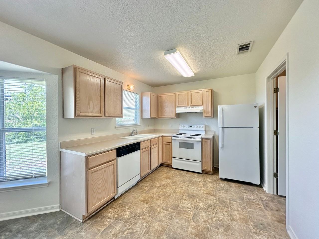 2508 Edgefield St - Photo 7 of 23