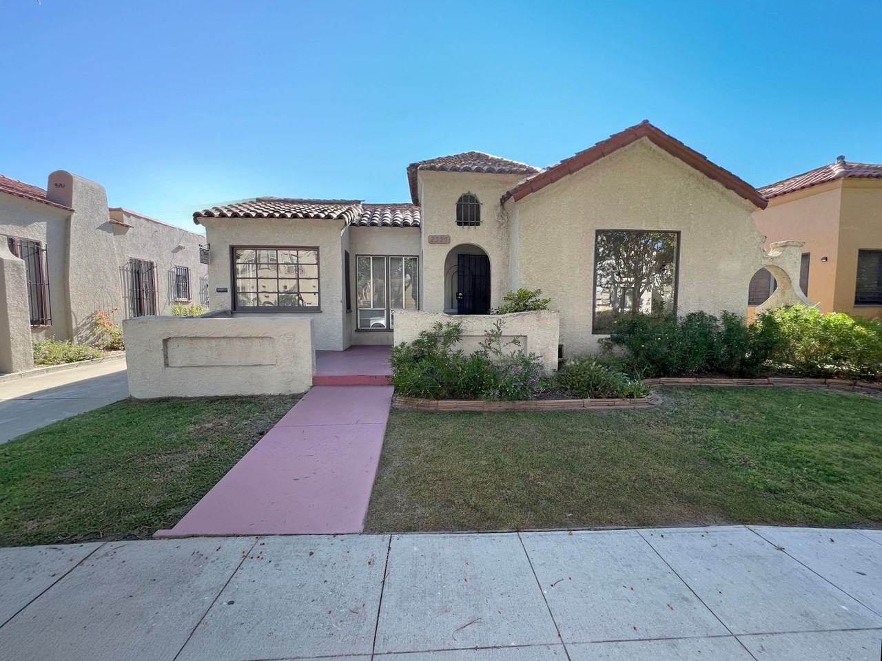 LB2527 - Photo 2 of 24