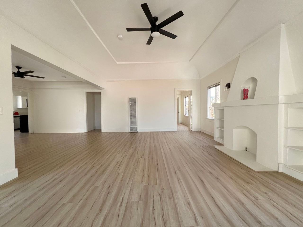 LB2527 - Photo 3 of 24