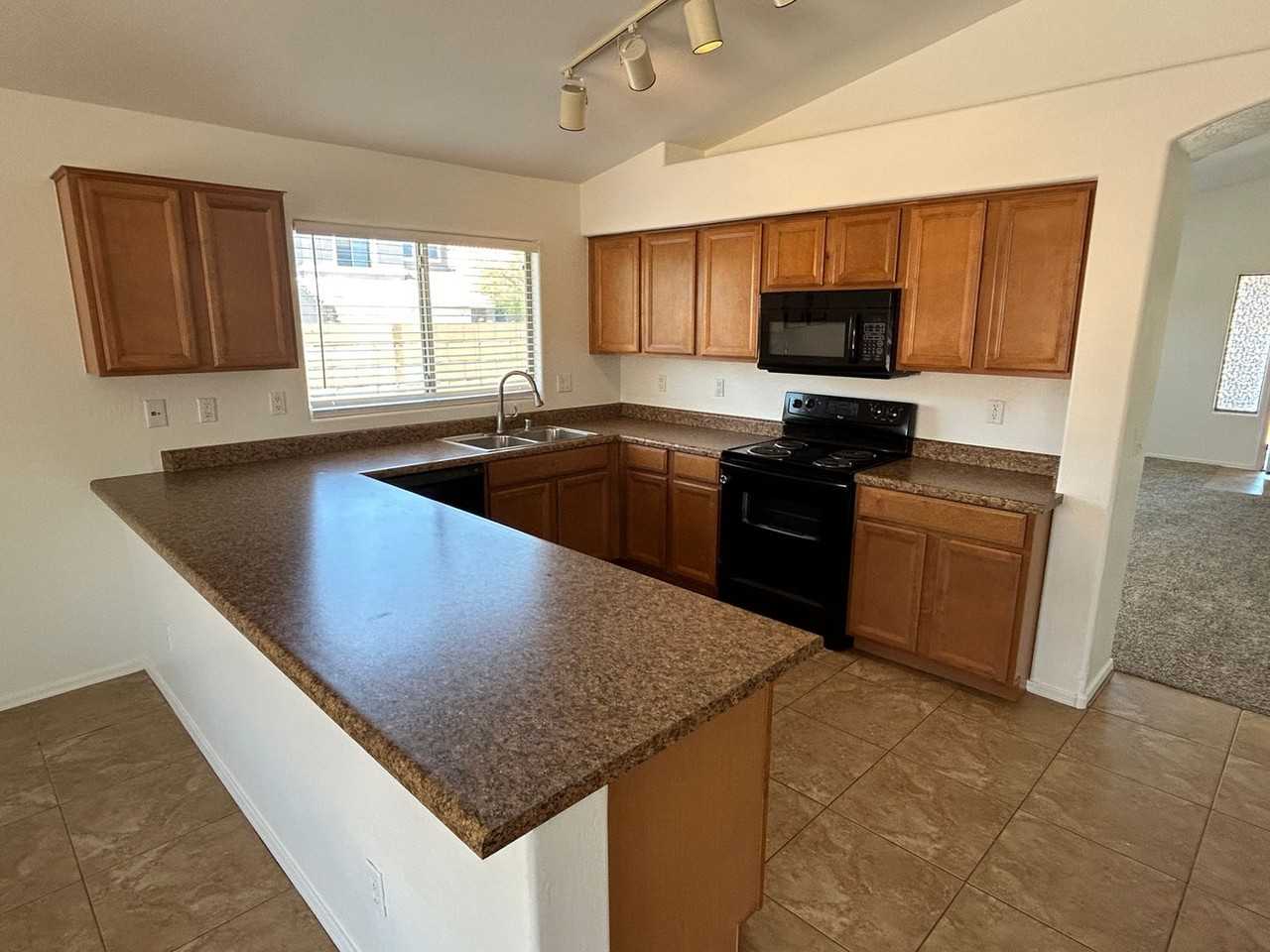 25785 W Ashley Dr - Photo 2 of 16