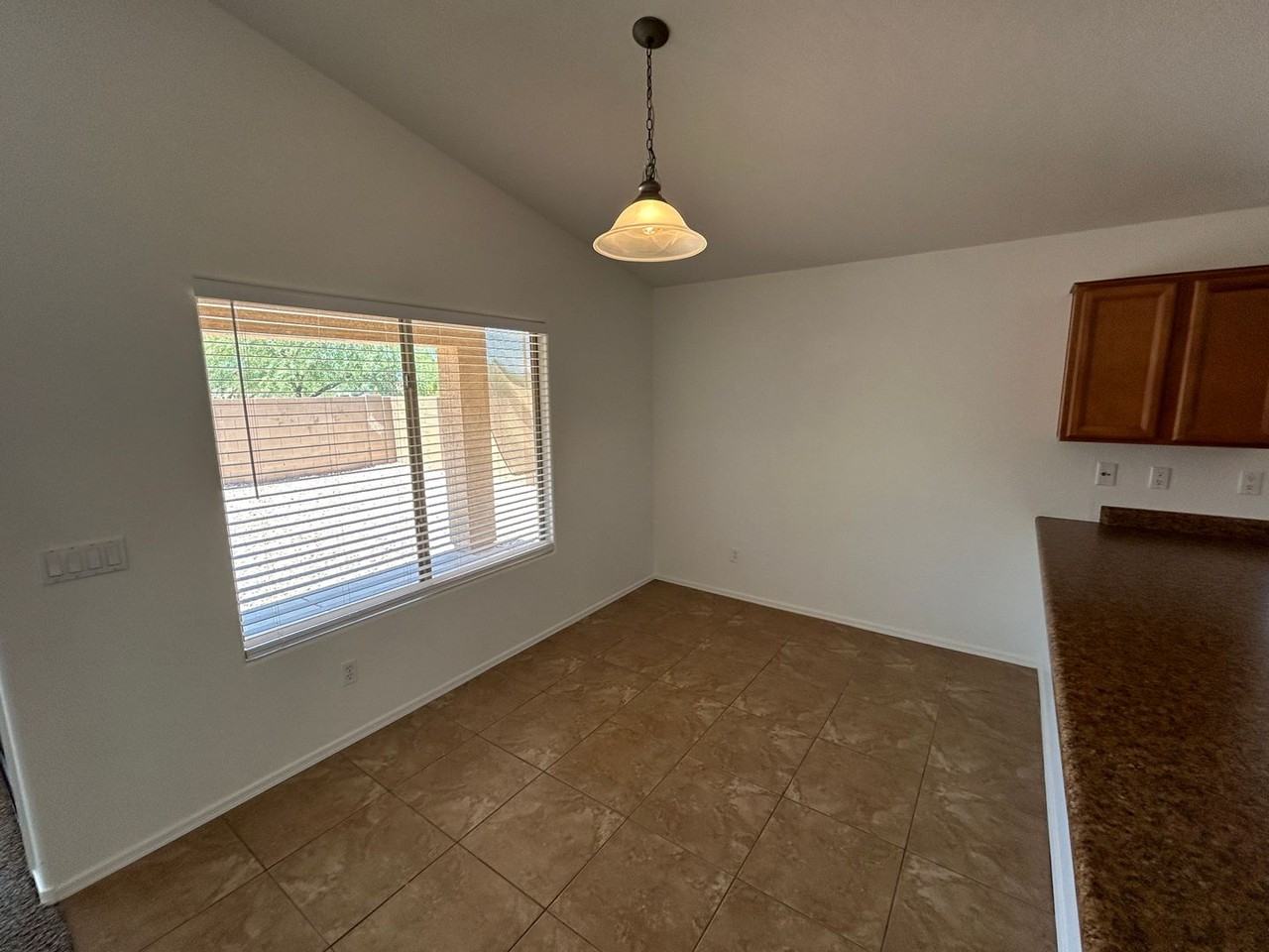 25785 W Ashley Dr - Photo 3 of 16