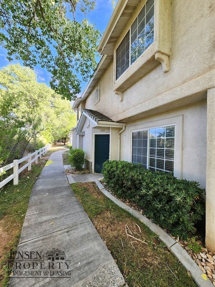 684 West Buena Vista Boulevard #302 - Photo 2 of 23