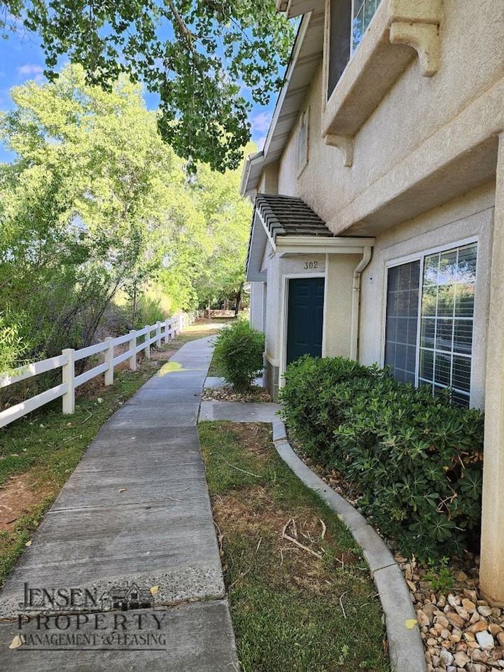 684 West Buena Vista Boulevard #302 - Photo 3 of 23