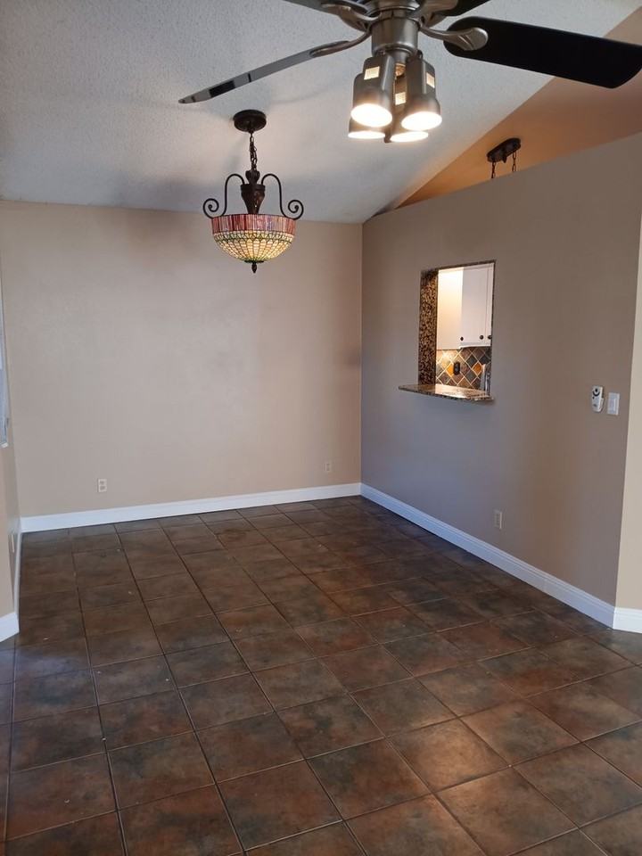 2732 Cathedral Ln - Photo 3 of 13