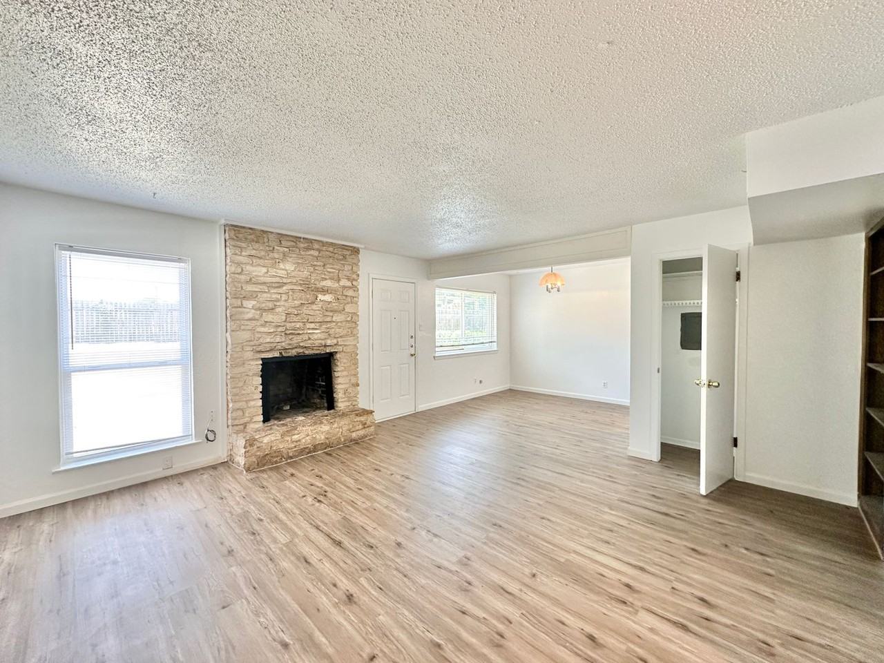 2206A Cascade Dr - Photo 2 of 23